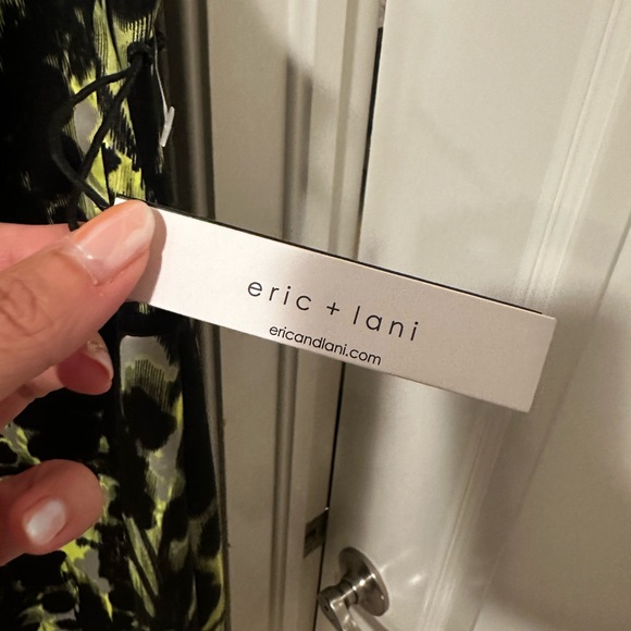 Dress - Picture 3 of 4